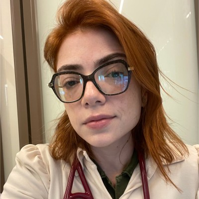 Dra. Evelin Schueteze Rocha, Médica Cannabis Medicinal
